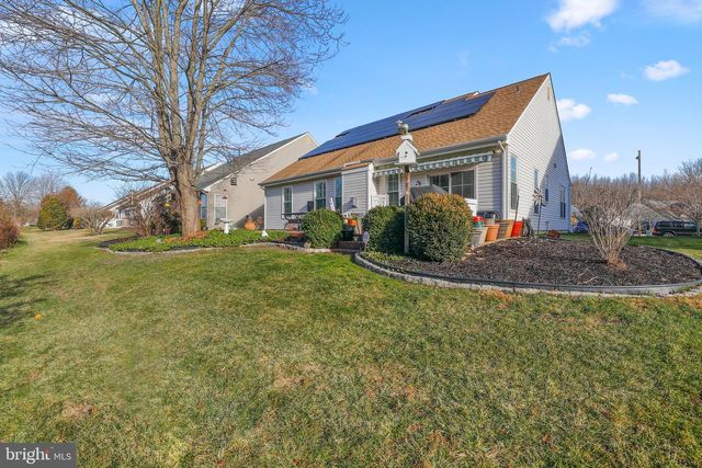 10 LARKSPUR DR, Marlton, NJ 08053