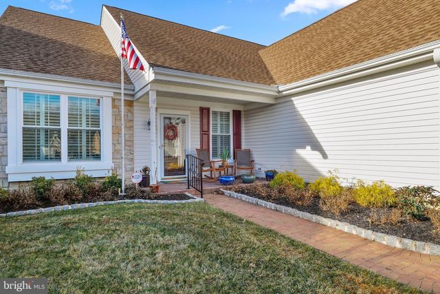 10 LARKSPUR DR, Marlton, NJ 08053