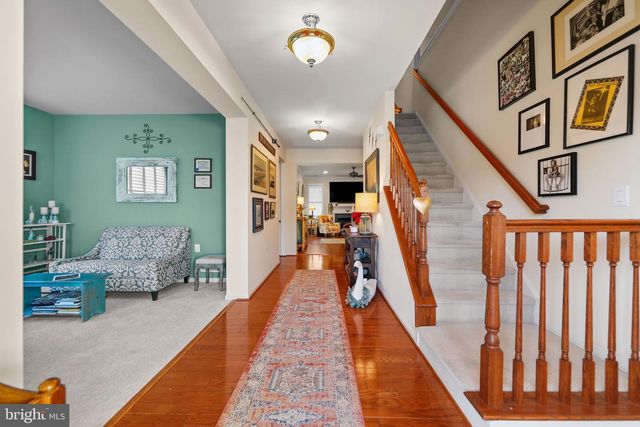 10 LARKSPUR DR, Marlton, NJ 08053