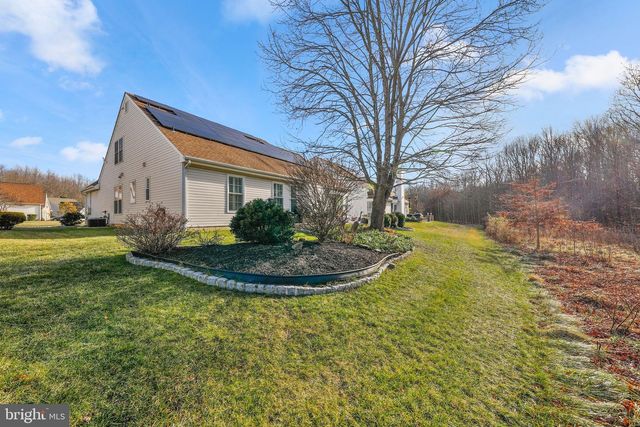 10 LARKSPUR DR, Marlton, NJ 08053