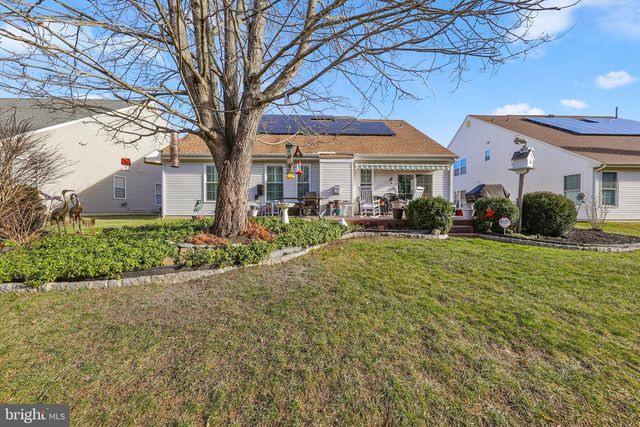 10 LARKSPUR DR, Marlton, NJ 08053