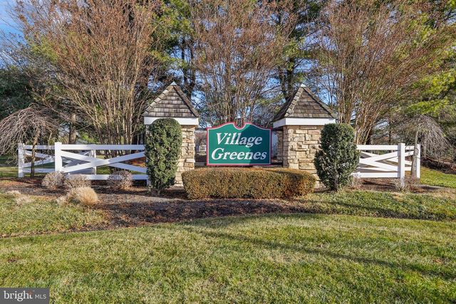 10 LARKSPUR DR, Marlton, NJ 08053