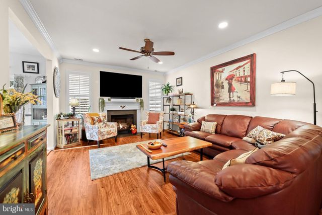 10 LARKSPUR DR, Marlton, NJ 08053