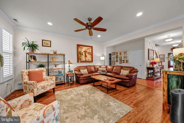 10 LARKSPUR DR, Marlton, NJ 08053