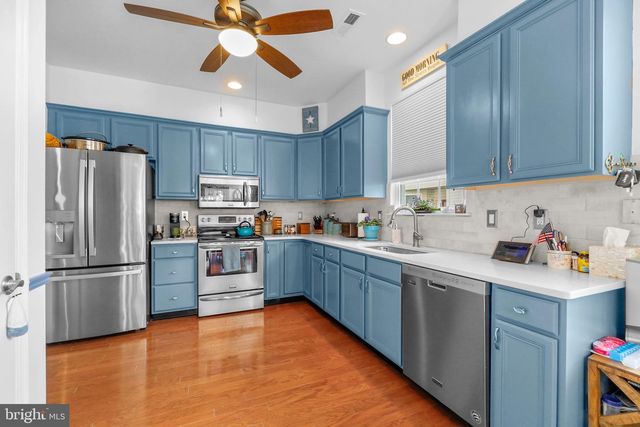 10 LARKSPUR DR, Marlton, NJ 08053