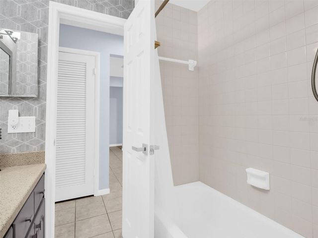 622 WINDRUSH BAY DRIVE Bldg K, Tarpon Springs, FL 34689