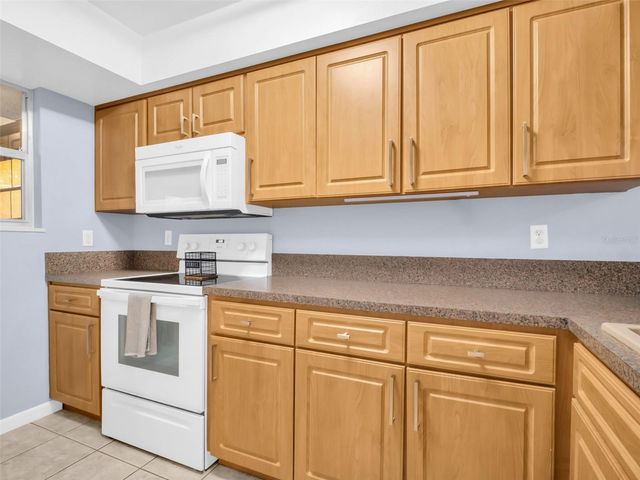 622 WINDRUSH BAY DRIVE Bldg K, Tarpon Springs, FL 34689