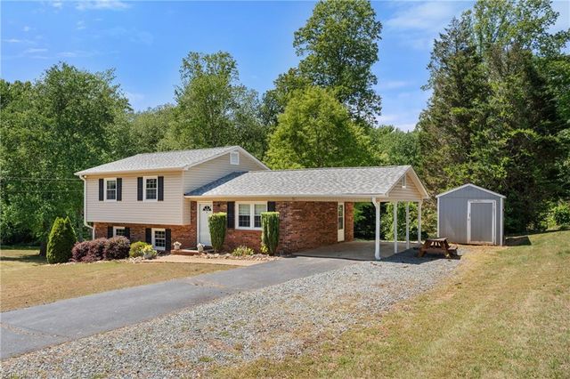 606 Merriweather Drive, King, NC 27021