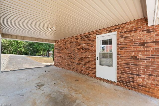 606 Merriweather Drive, King, NC 27021
