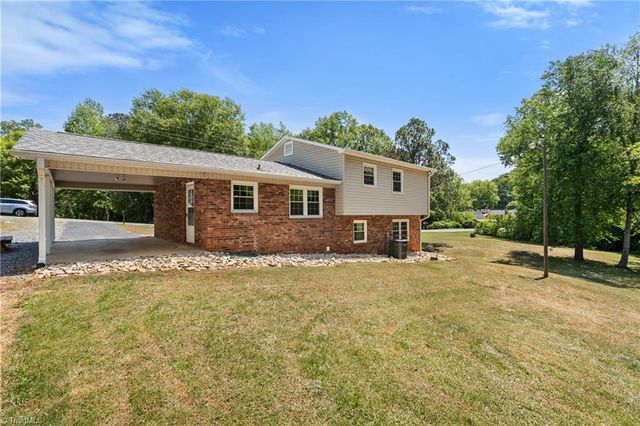 606 Merriweather Drive, King, NC 27021