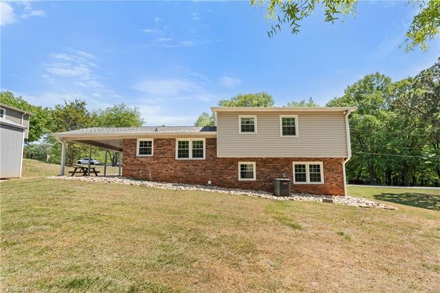 606 Merriweather Drive, King, NC 27021