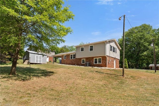606 Merriweather Drive, King, NC 27021