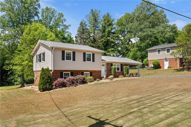 606 Merriweather Drive, King, NC 27021