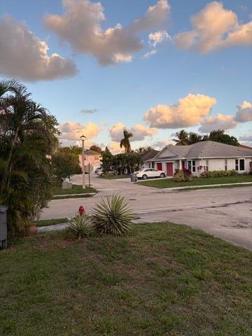 5724 Boynton Cres Crescent, Boynton Beach, FL 33437