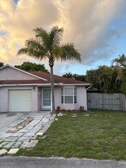 5724 Boynton Cres Crescent, Boynton Beach, FL 33437