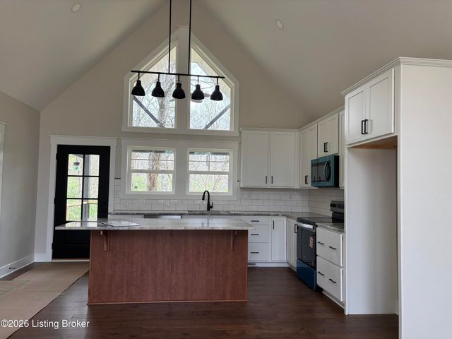 3008 New Moody Ln, La Grange, KY 40031