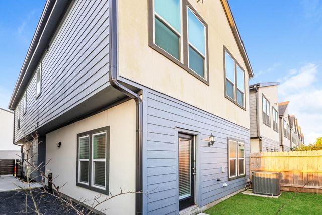 337 N Centro Circle, Shenandoah, TX 77385