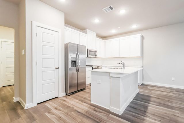 337 N Centro Circle, Shenandoah, TX 77385