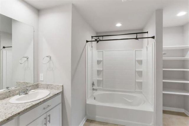 3920 W Savannah Lakes Drive, Lake Charles, LA 70607