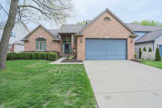 6740 Redford Circle, Troy, MI 48085