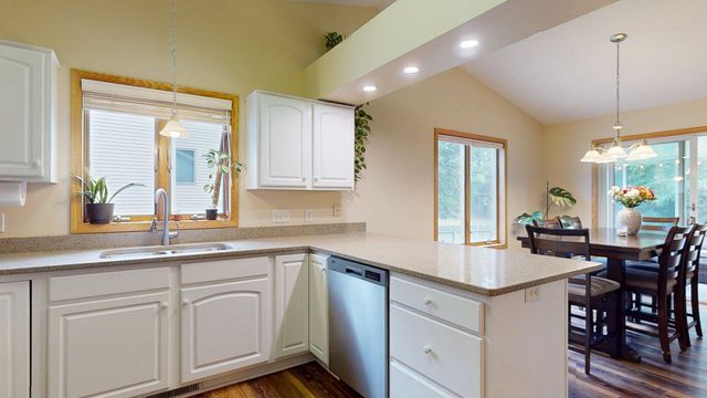 1007 Golfers Court SE, Rochester, MN 55904