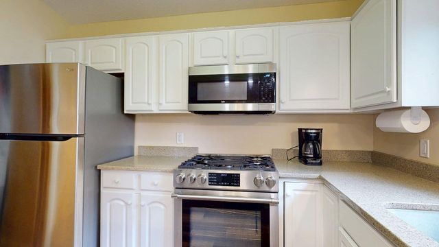 1007 Golfers Court SE, Rochester, MN 55904