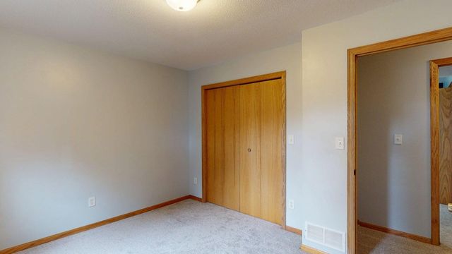 1007 Golfers Court SE, Rochester, MN 55904