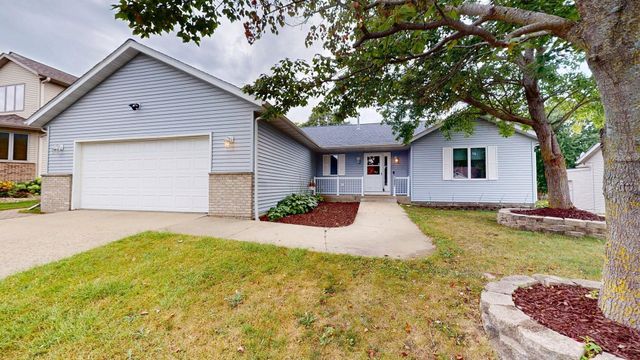 1007 Golfers Court SE, Rochester, MN 55904