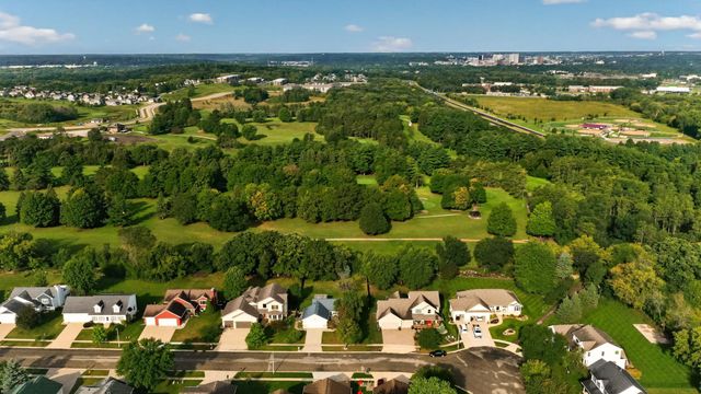 1007 Golfers Court SE, Rochester, MN 55904