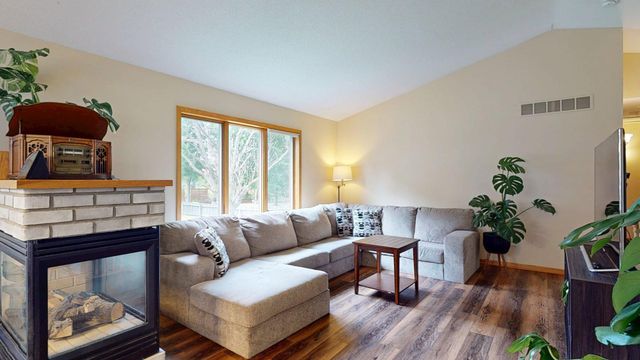 1007 Golfers Court SE, Rochester, MN 55904