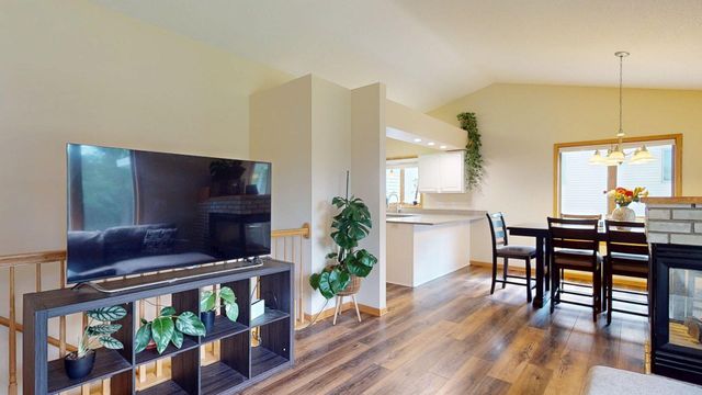 1007 Golfers Court SE, Rochester, MN 55904