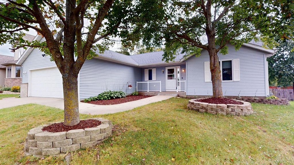 1007 Golfers Court SE, Rochester, MN 55904