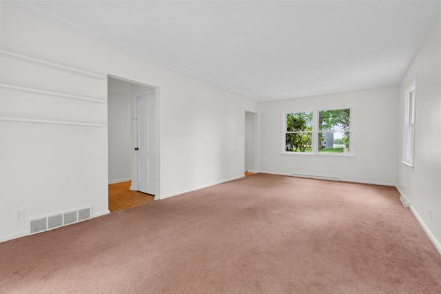 8001 Greenfield Shores Drive, Scotts, MI 49088