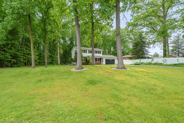 8001 Greenfield Shores Drive, Scotts, MI 49088