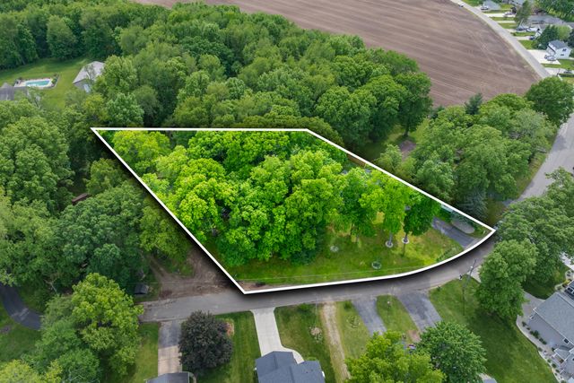 8001 Greenfield Shores Drive, Scotts, MI 49088