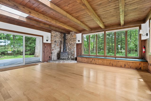 8001 Greenfield Shores Drive, Scotts, MI 49088