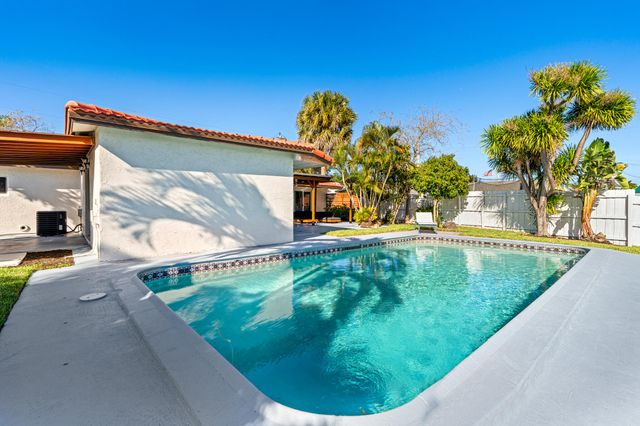 1740 NE 64th St, Fort Lauderdale, FL 33334