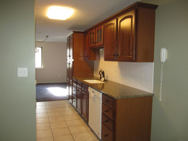 298 Hollister Way West 298, Glastonbury, CT 06033