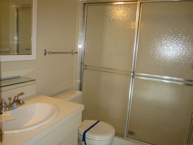 298 Hollister Way West 298, Glastonbury, CT 06033