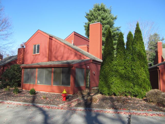 298 Hollister Way West 298, Glastonbury, CT 06033