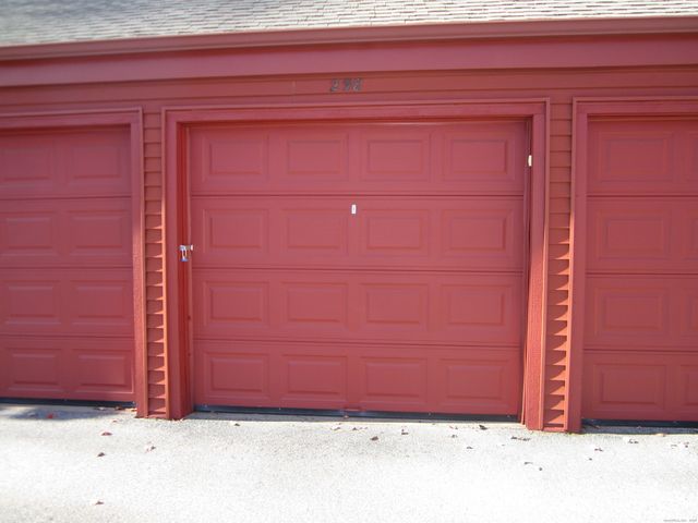 298 Hollister Way West 298, Glastonbury, CT 06033