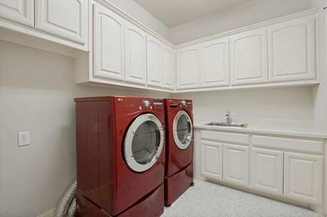 919 Grail Maiden Lane, Lewisville, TX 75056