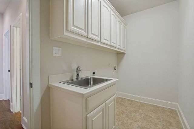 919 Grail Maiden Lane, Lewisville, TX 75056