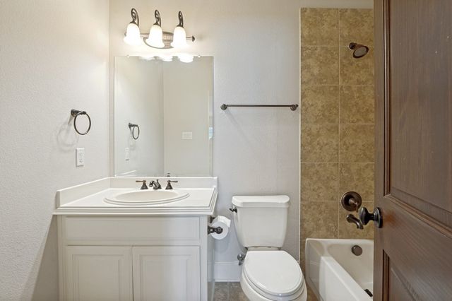 919 Grail Maiden Lane, Lewisville, TX 75056