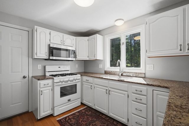 78 Oak Brook Drive, East Longmeadow, MA 01028