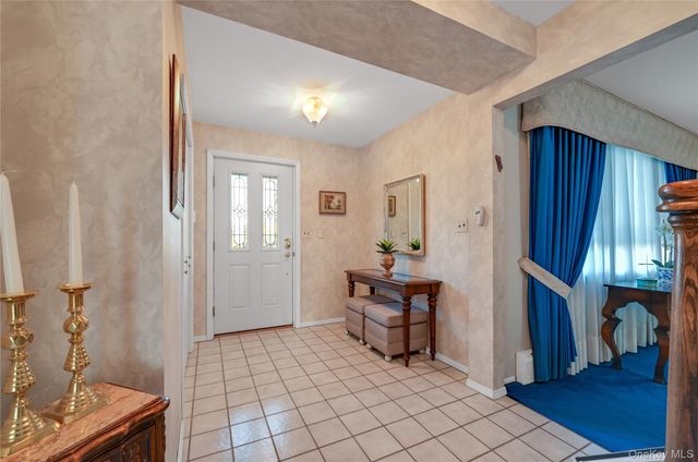 8 Jennifer Drive, New City, NY 10956