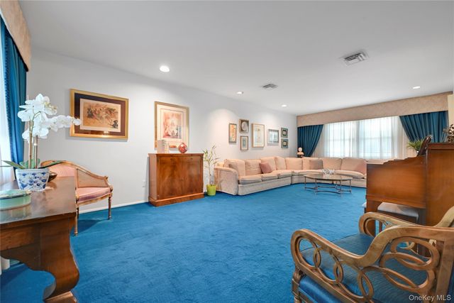 8 Jennifer Drive, New City, NY 10956