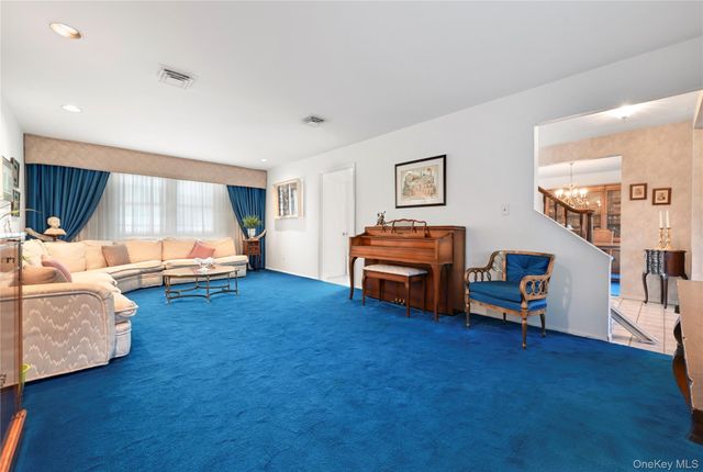 8 Jennifer Drive, New City, NY 10956