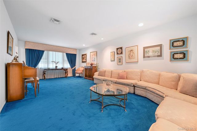 8 Jennifer Drive, New City, NY 10956