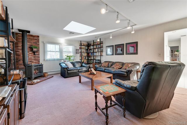 8 Jennifer Drive, New City, NY 10956